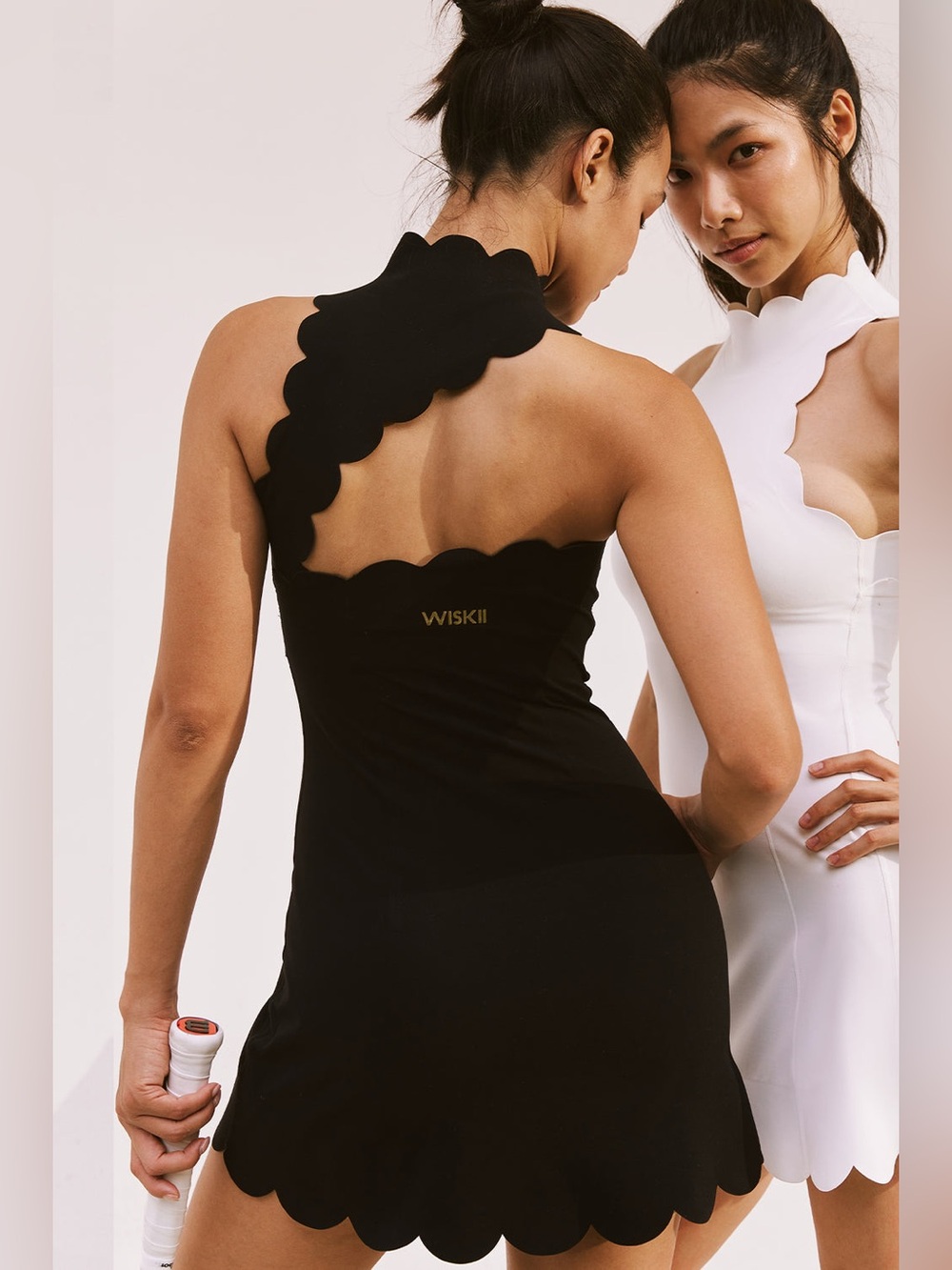 NWOT Wiskii Scallop Back Mock Neck Dress Black Large